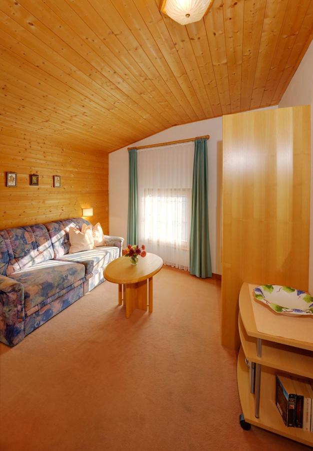 Unterdornerhof Aparthotel Lagundo Luaran gambar