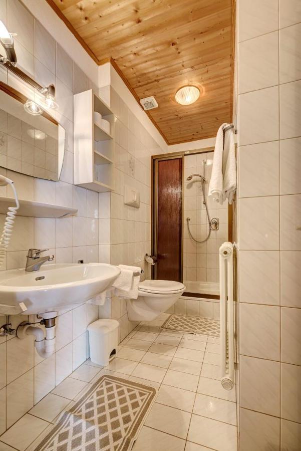 Unterdornerhof Aparthotel Lagundo Luaran gambar