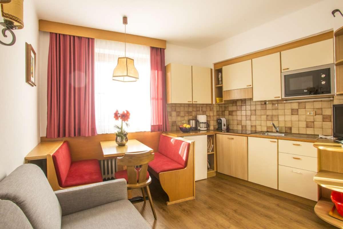 Unterdornerhof Aparthotel Lagundo Luaran gambar